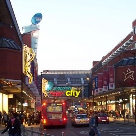 Luxury 1 Bedroom Flat In The Heart Of Wood Green Londra Esterno foto