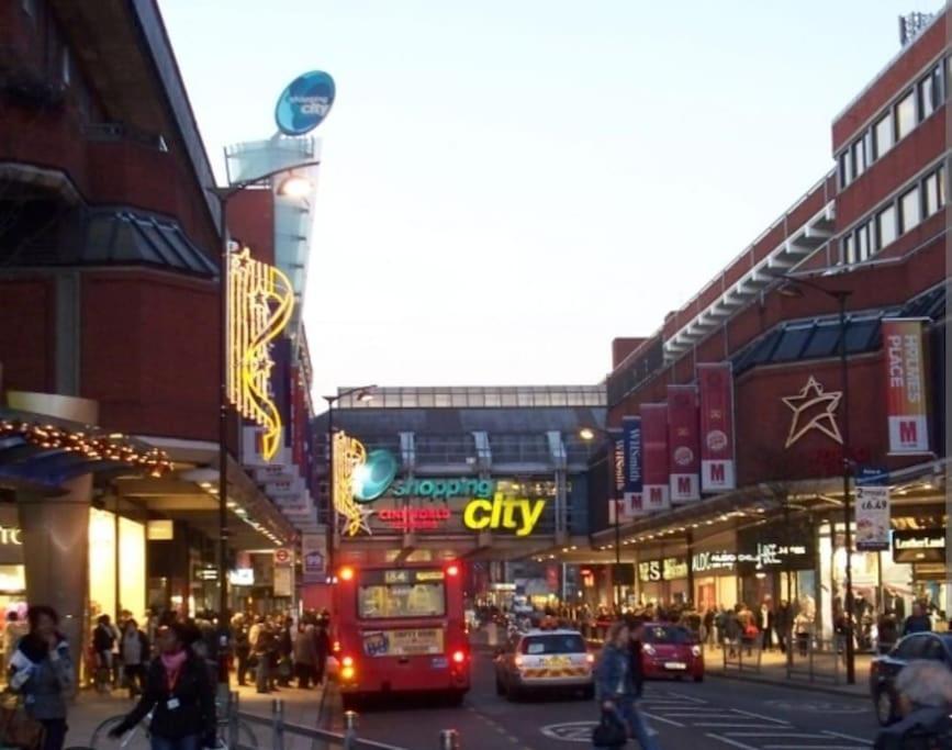Luxury 1 Bedroom Flat In The Heart Of Wood Green Londra Esterno foto