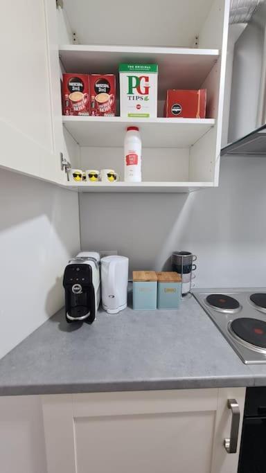 Luxury 1 Bedroom Flat In The Heart Of Wood Green Londra Esterno foto