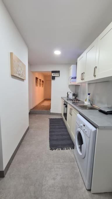 Luxury 1 Bedroom Flat In The Heart Of Wood Green Londra Esterno foto