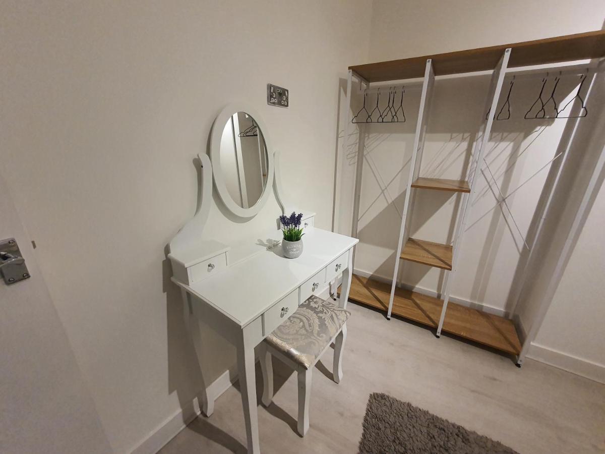 Luxury 1 Bedroom Flat In The Heart Of Wood Green Londra Esterno foto