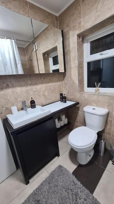 Luxury 1 Bedroom Flat In The Heart Of Wood Green Londra Esterno foto