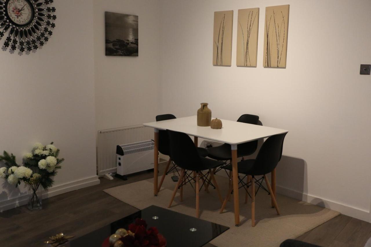 Luxury 1 Bedroom Flat In The Heart Of Wood Green Londra Esterno foto